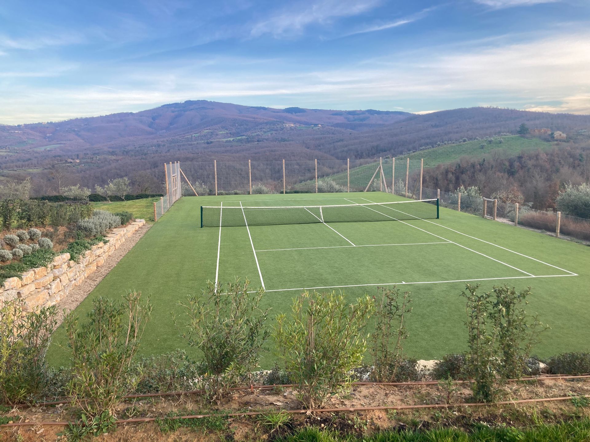 campo da tennis in erba sintetica