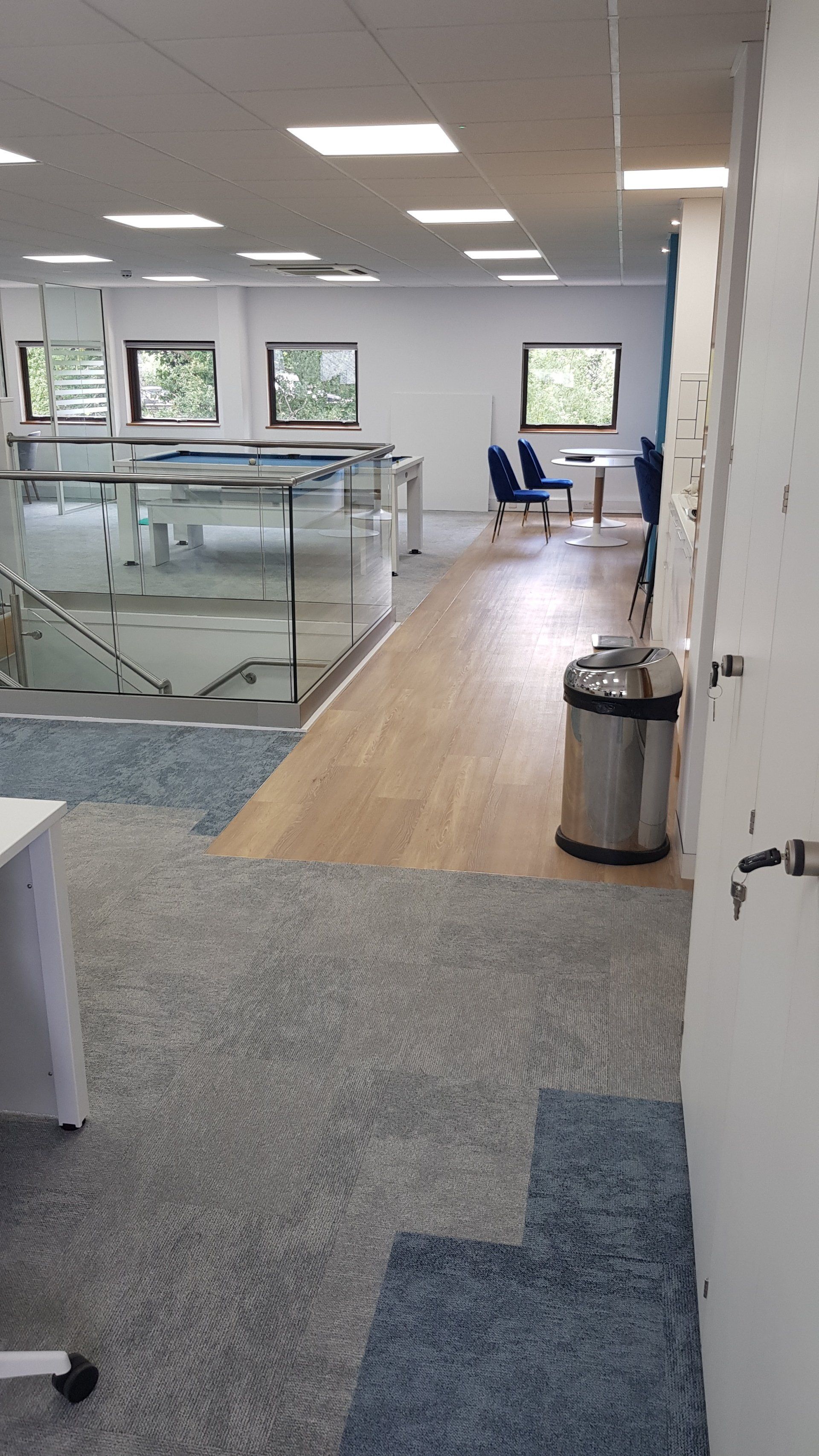 SHOWROOM AND WORKPLACE FLOORING - commercial flooring