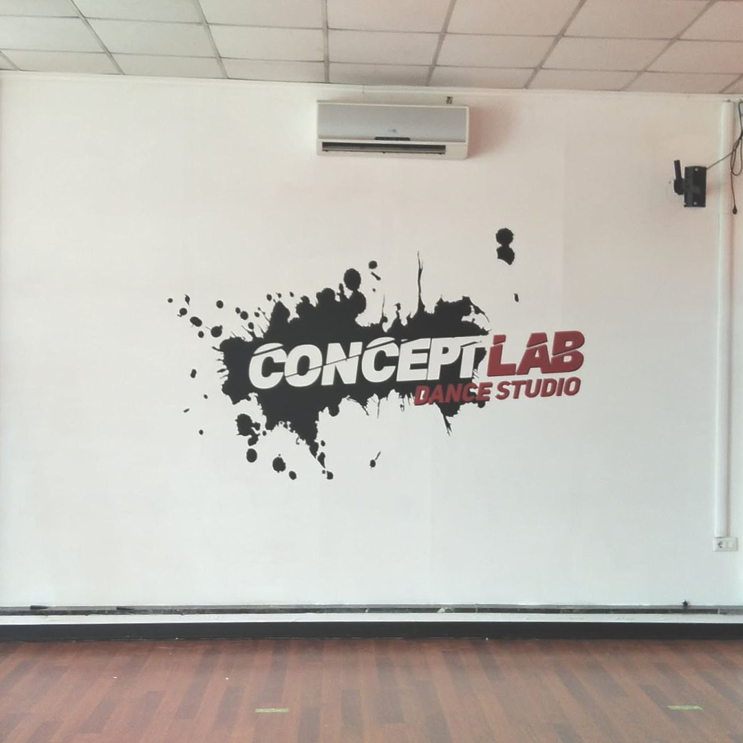Decorazione murale adesiva personalizzata per palestra e scuola di danza