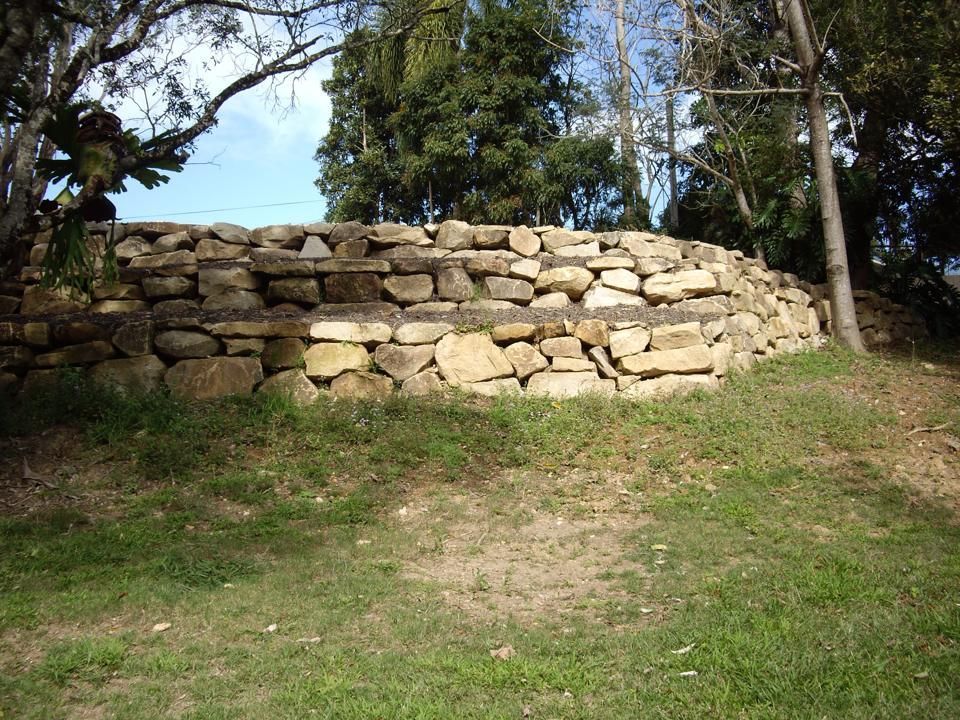 Stone Wall in a Grassy Park With Trees and Blue Sky in the Background — Border Rockwalls in Murwillumbah, NSW