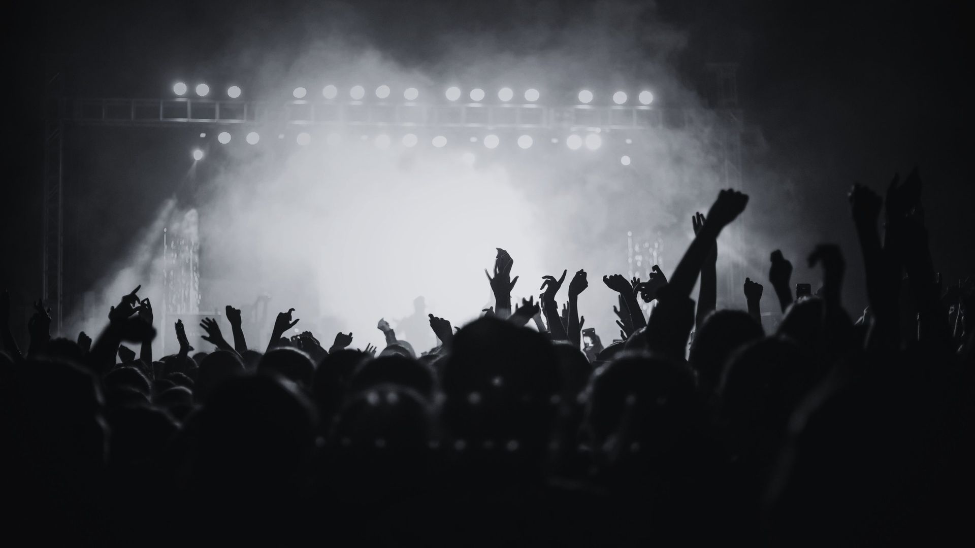 Crowd cheering at a concert ticketed by iTickets