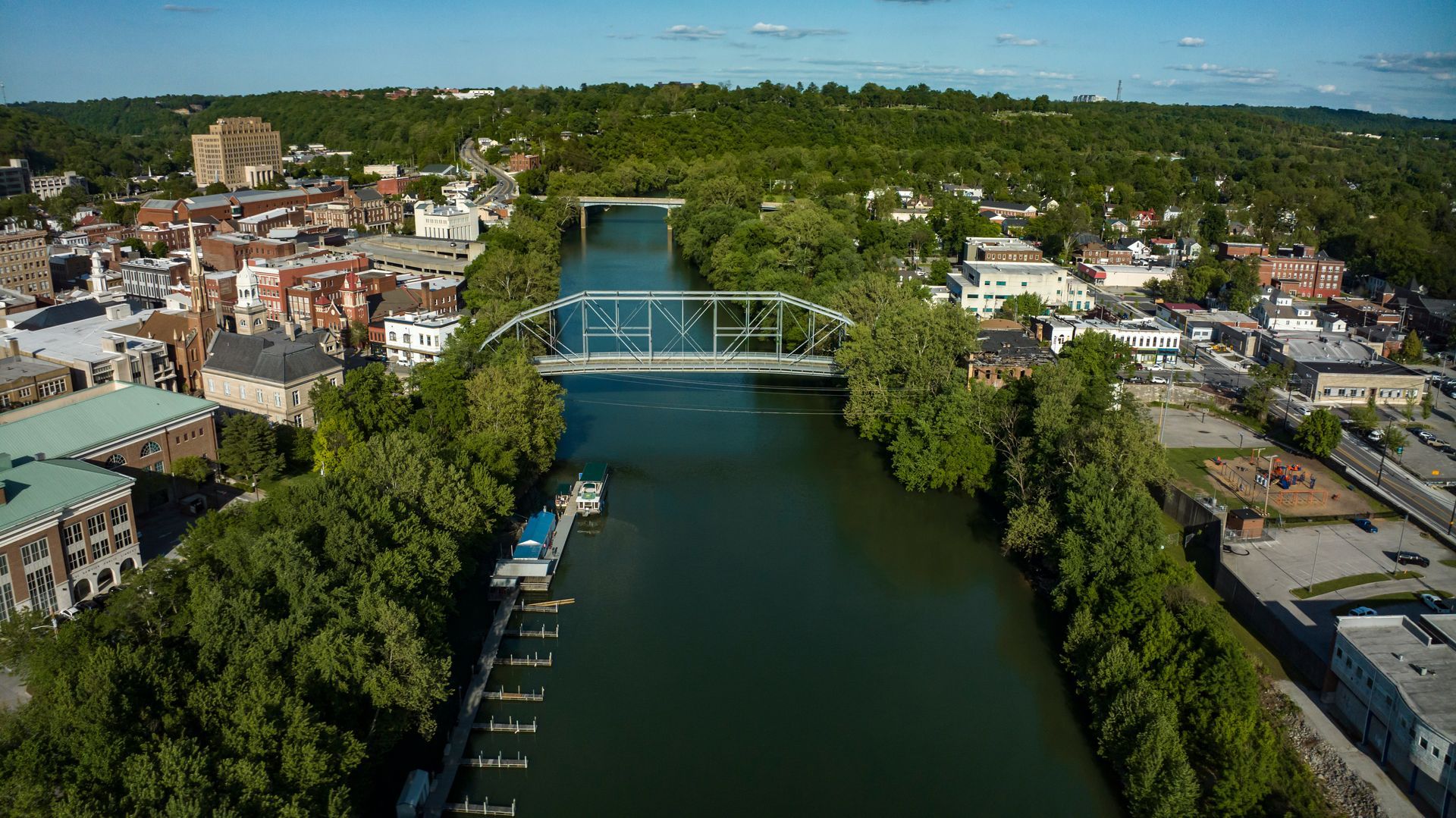  Frankfort, Kentucky, Skyline and Aerial View of the Kentucky River 