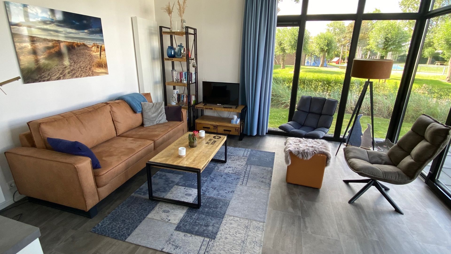 Wohnzimmer mit neuem Sofa!