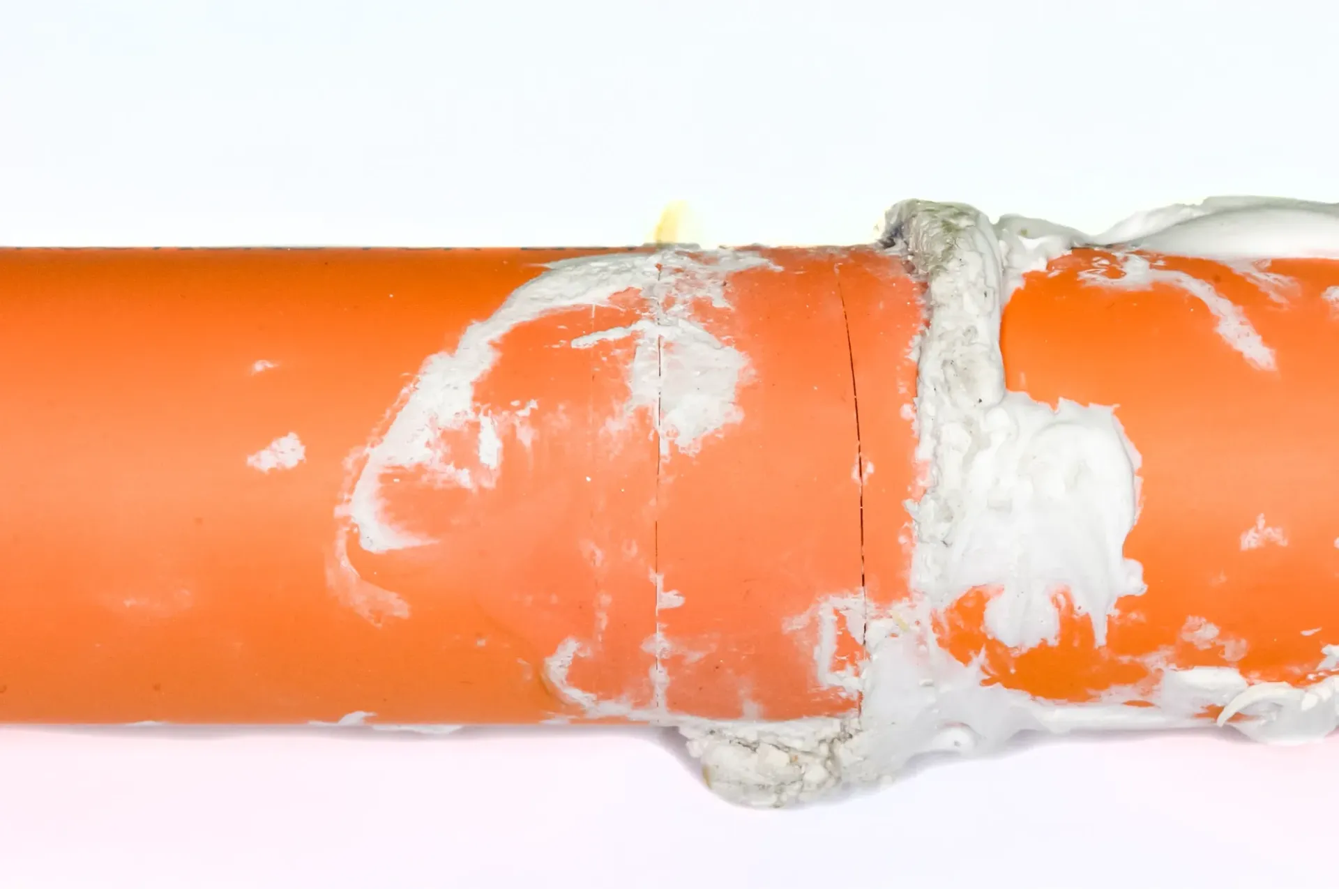 Fracture of CPVC sprinkler pipe associated with sealant applied to the surface