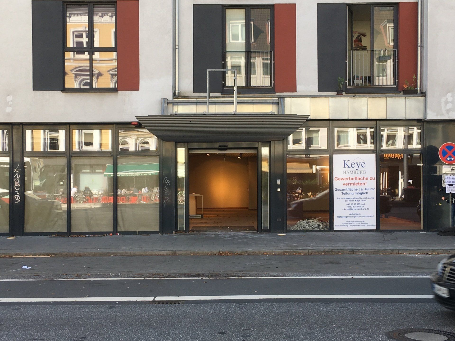 Foto eines Bestandsfassade vor der Umbaumaßnahme (Revitalisierung).