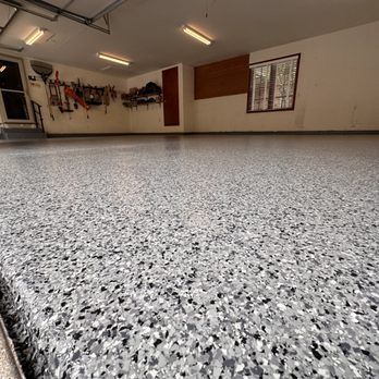 A flake polyaspartic flooring in Valparaiso, IN by Resin Pros