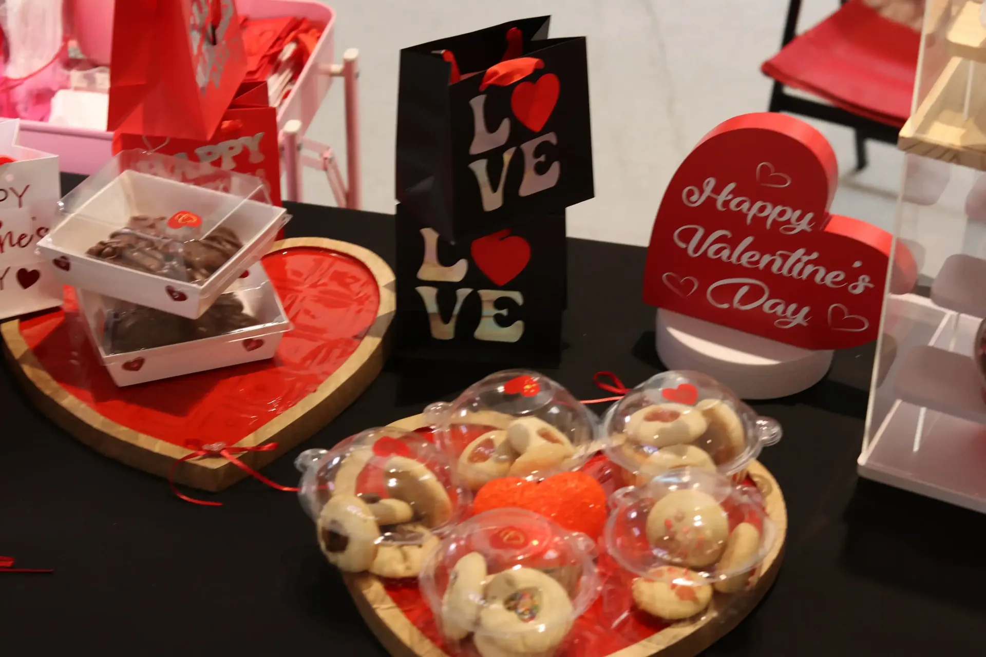 Valentine's Day treats display: cookies and brownies on heart-shaped platters in Céntrico Guayama