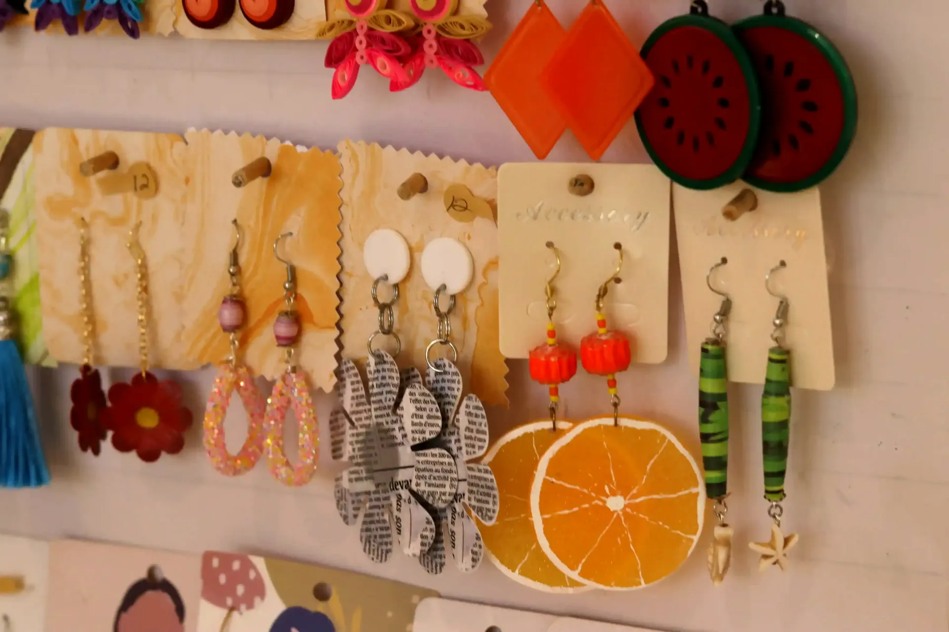 Earrings on display, featuring various shapes and colors in Céntrico Guayama
