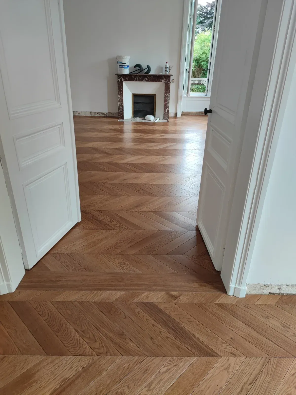 Parquet en chêne posé en point de Hongrie dans une maison de maître près de Deauville