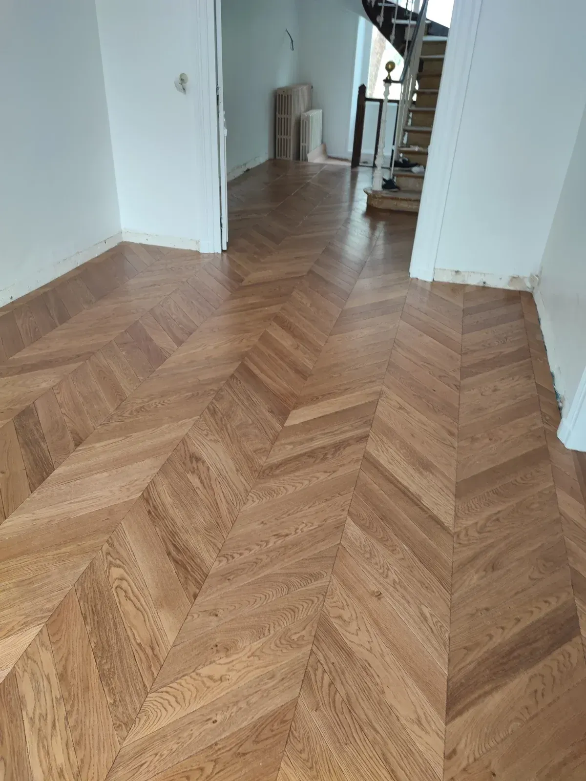 Parquet en chêne massif posé en point de Hongrie par MY Menuiserie près de Deauville