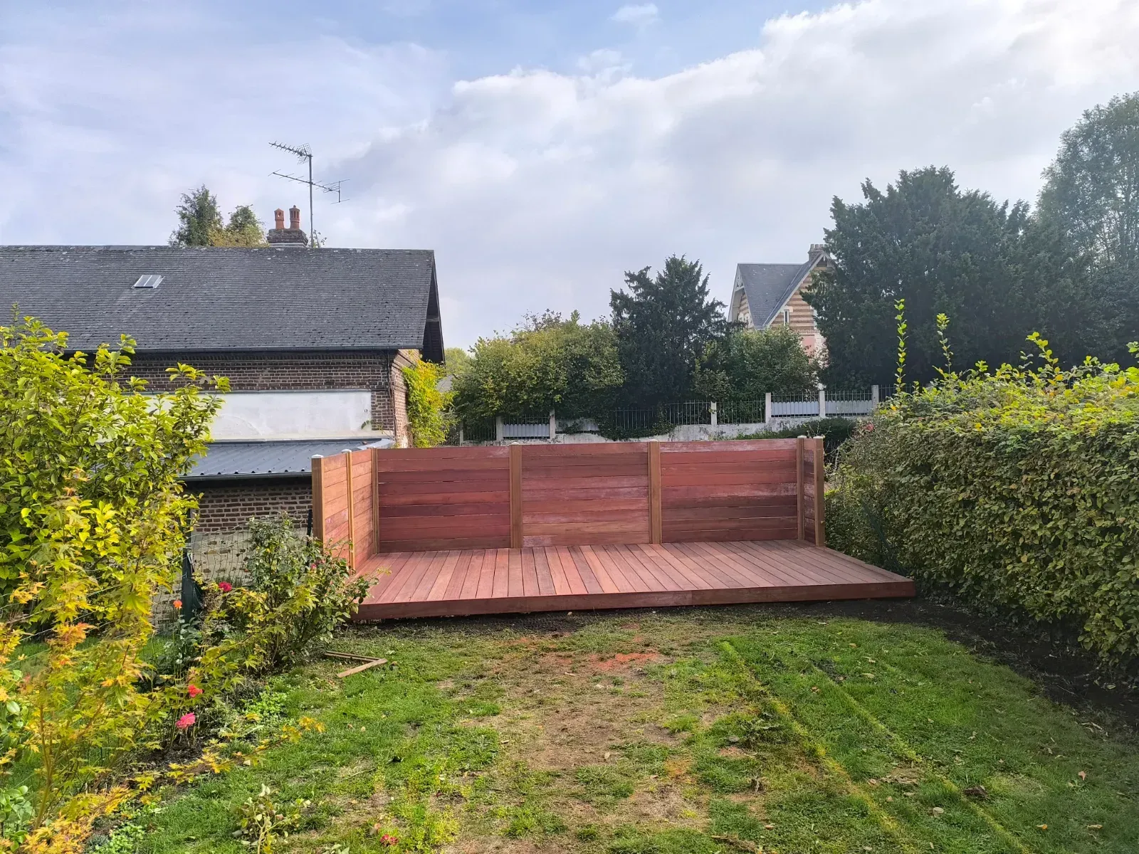 Terrasse en bois exotique et claustra, seconde vue