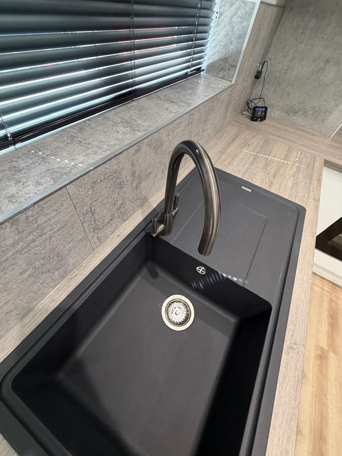 Professional kitchen sink and tap installation Reading