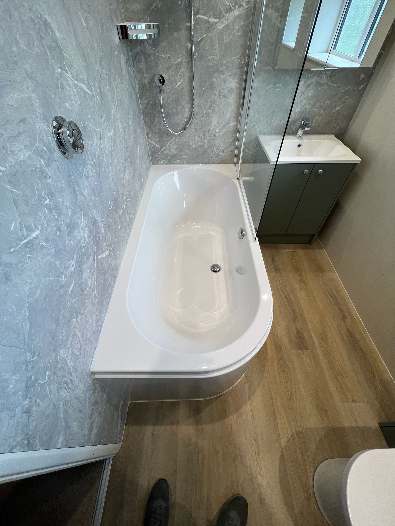 modern bathroom install in tilehurst reading