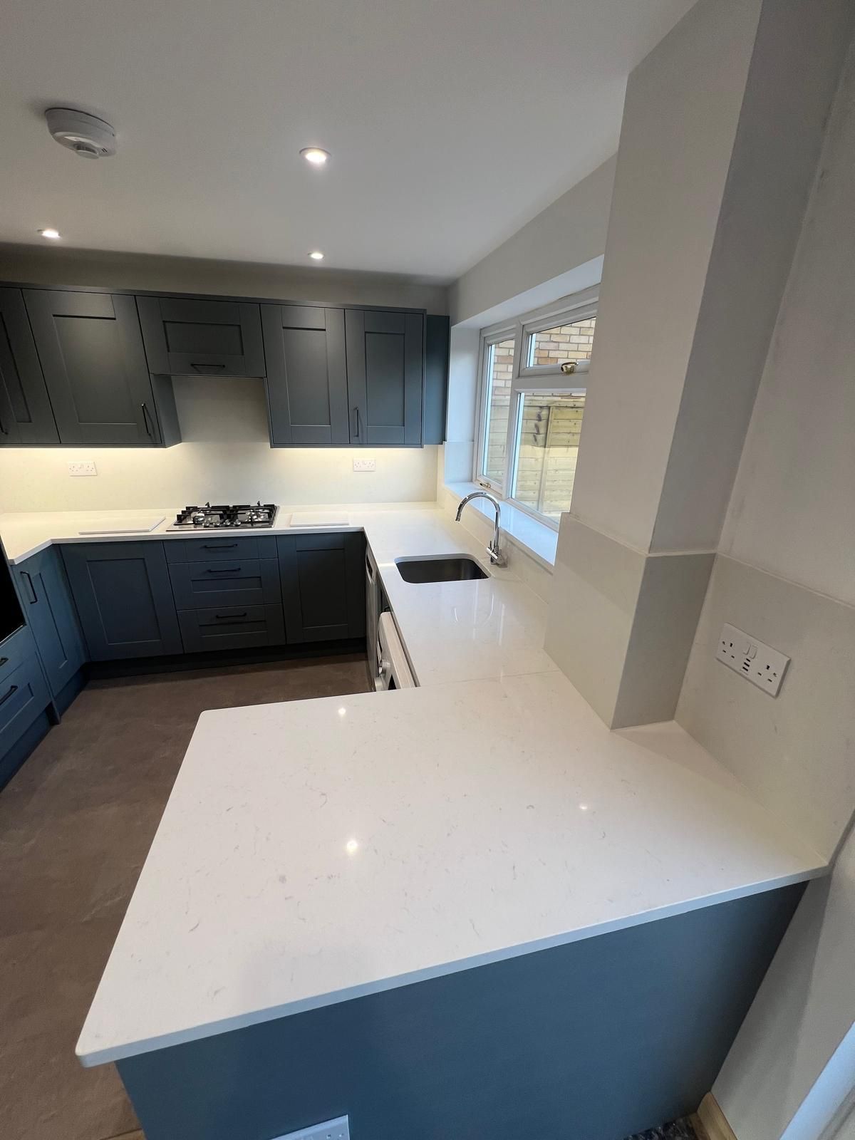 kitchen fitter tilehurst