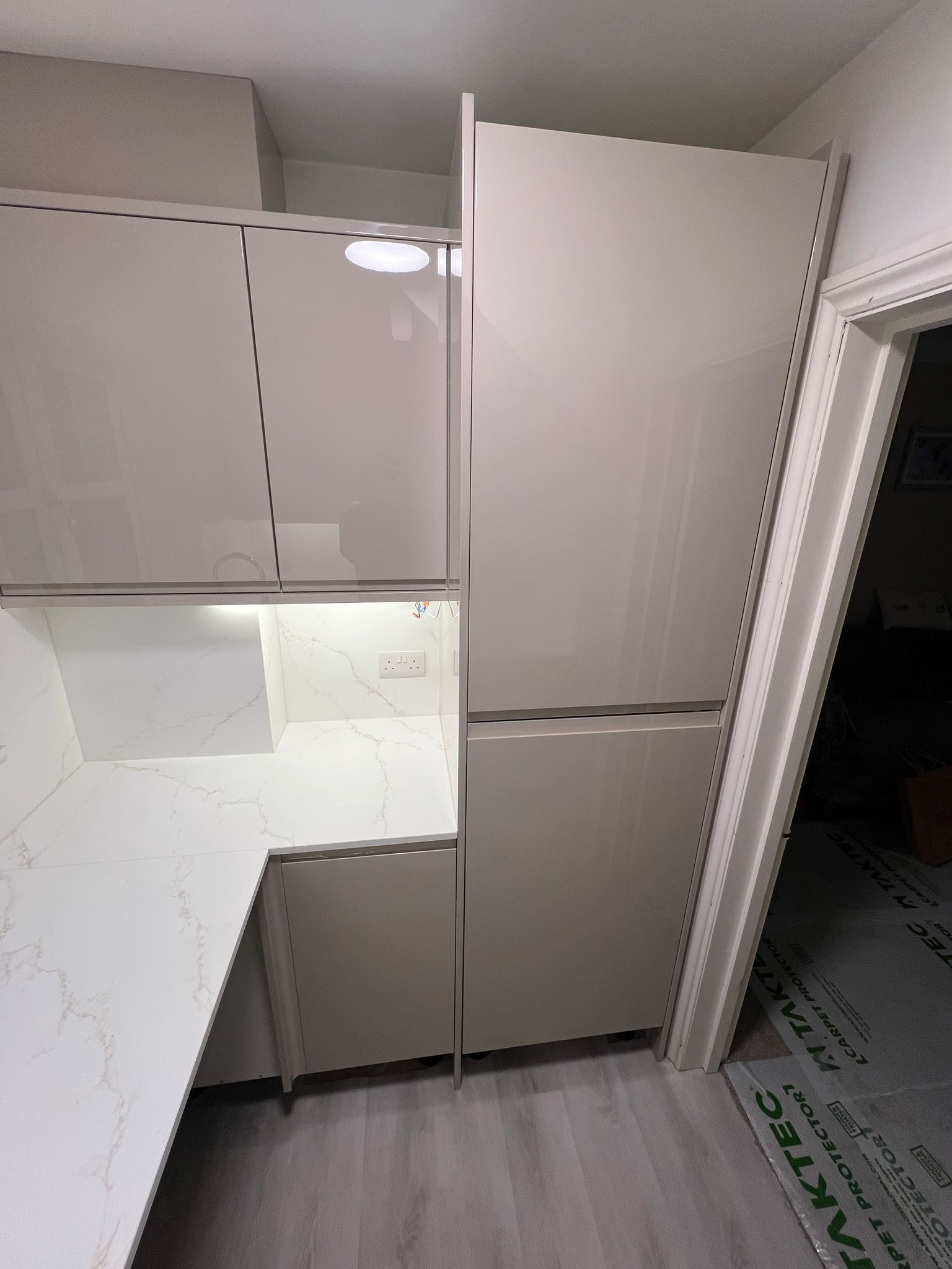Cashmere kitchen units fitted by local fitter in Reading