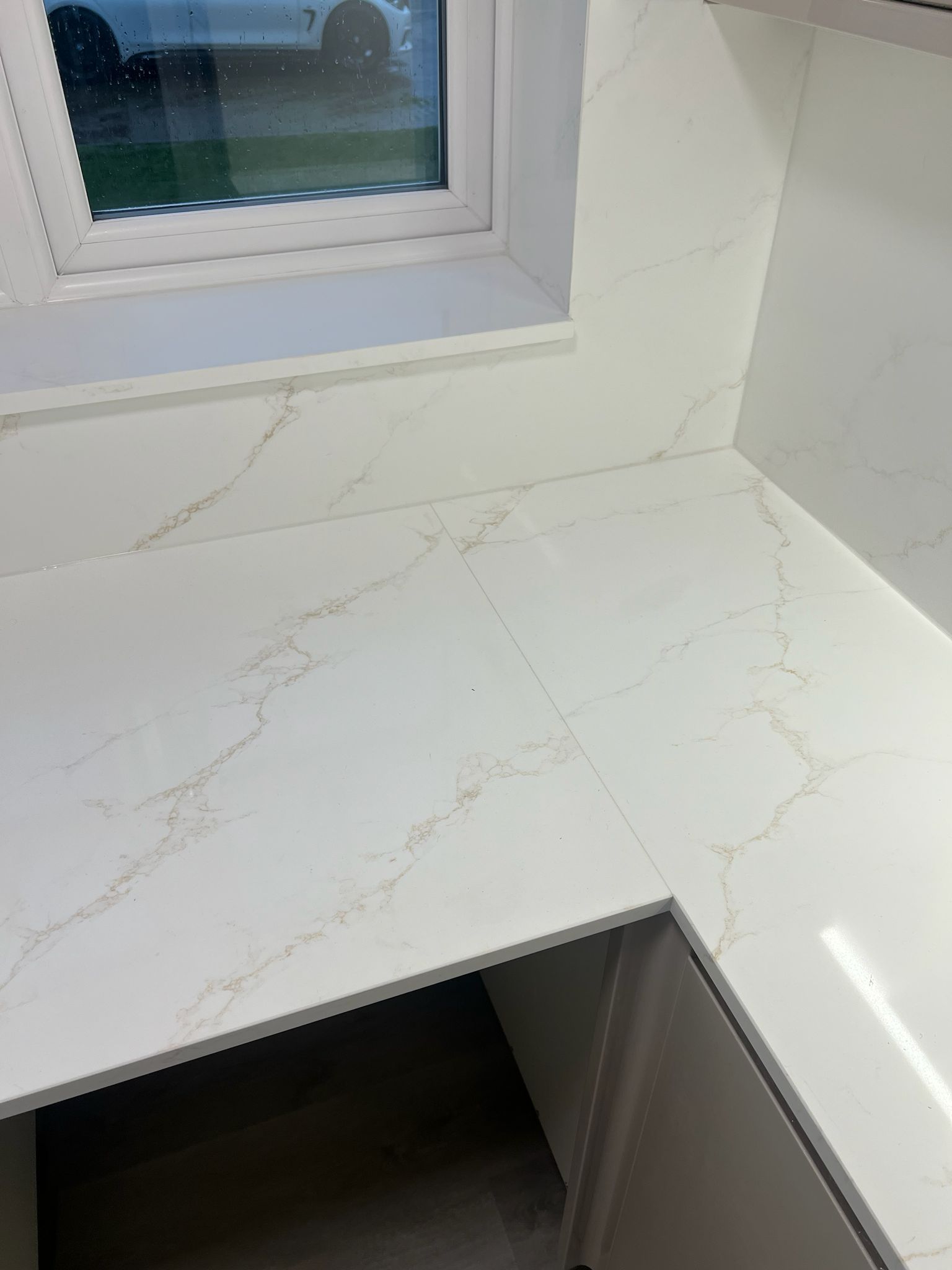 Stunning Quartz work surface installed in new kitchen in Reading