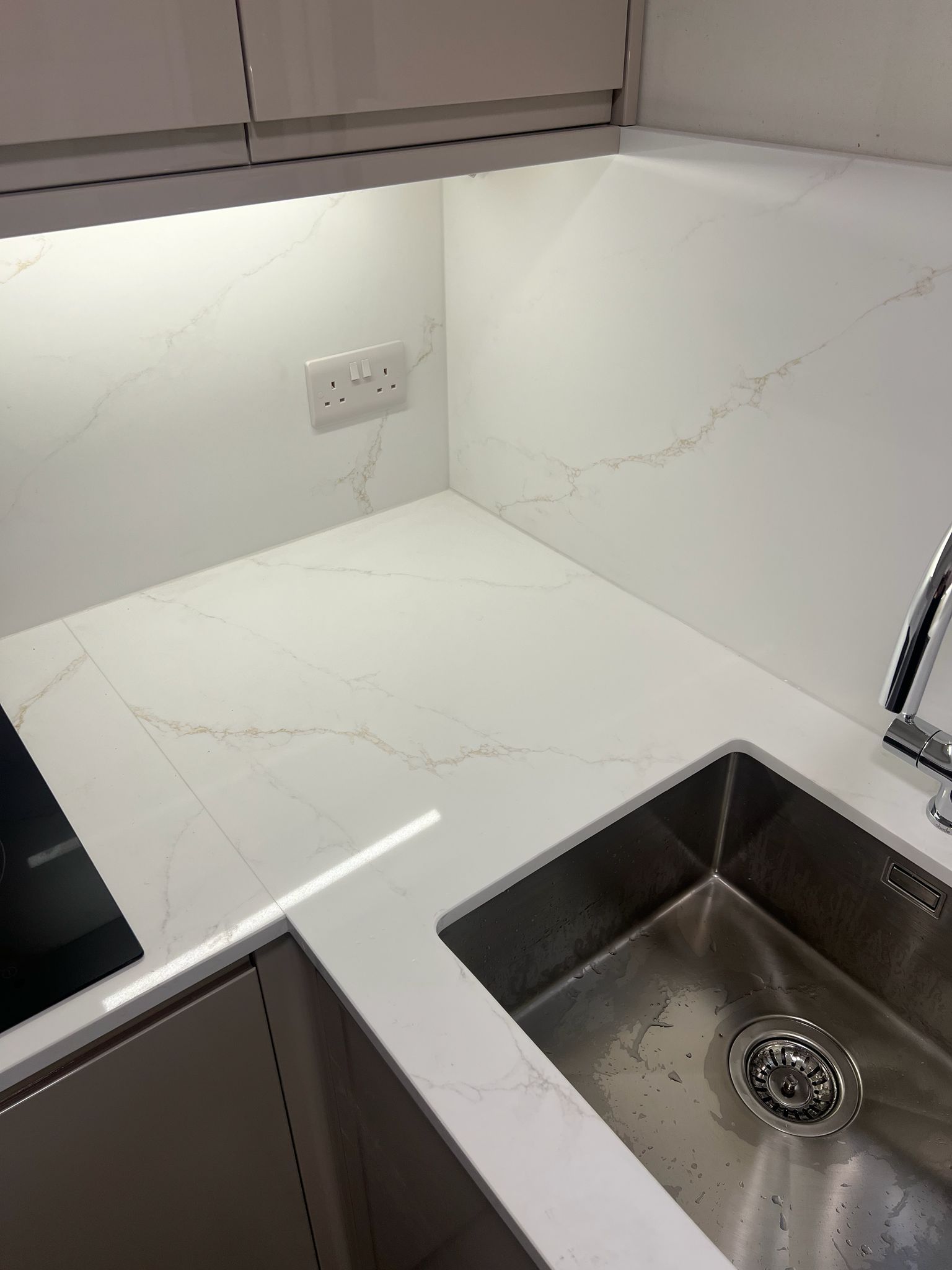Quartz work surface and back splashbacks installed in new kitchen in Reading
