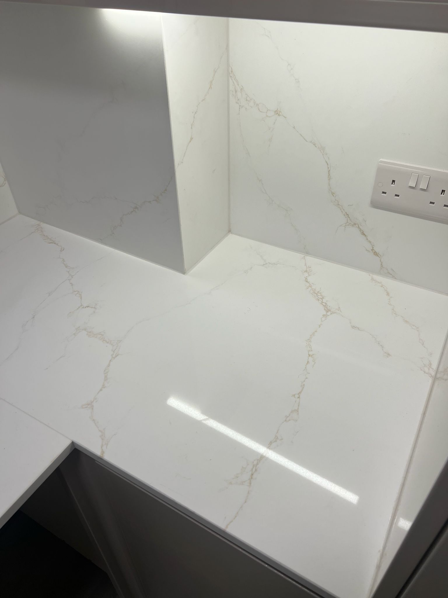 Quartz work surface and full height back splashes fitted in new kitchen in Reading