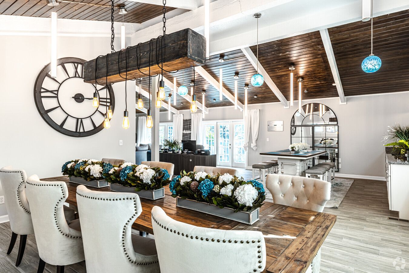 Gallery The Onyx at 67 Apartments