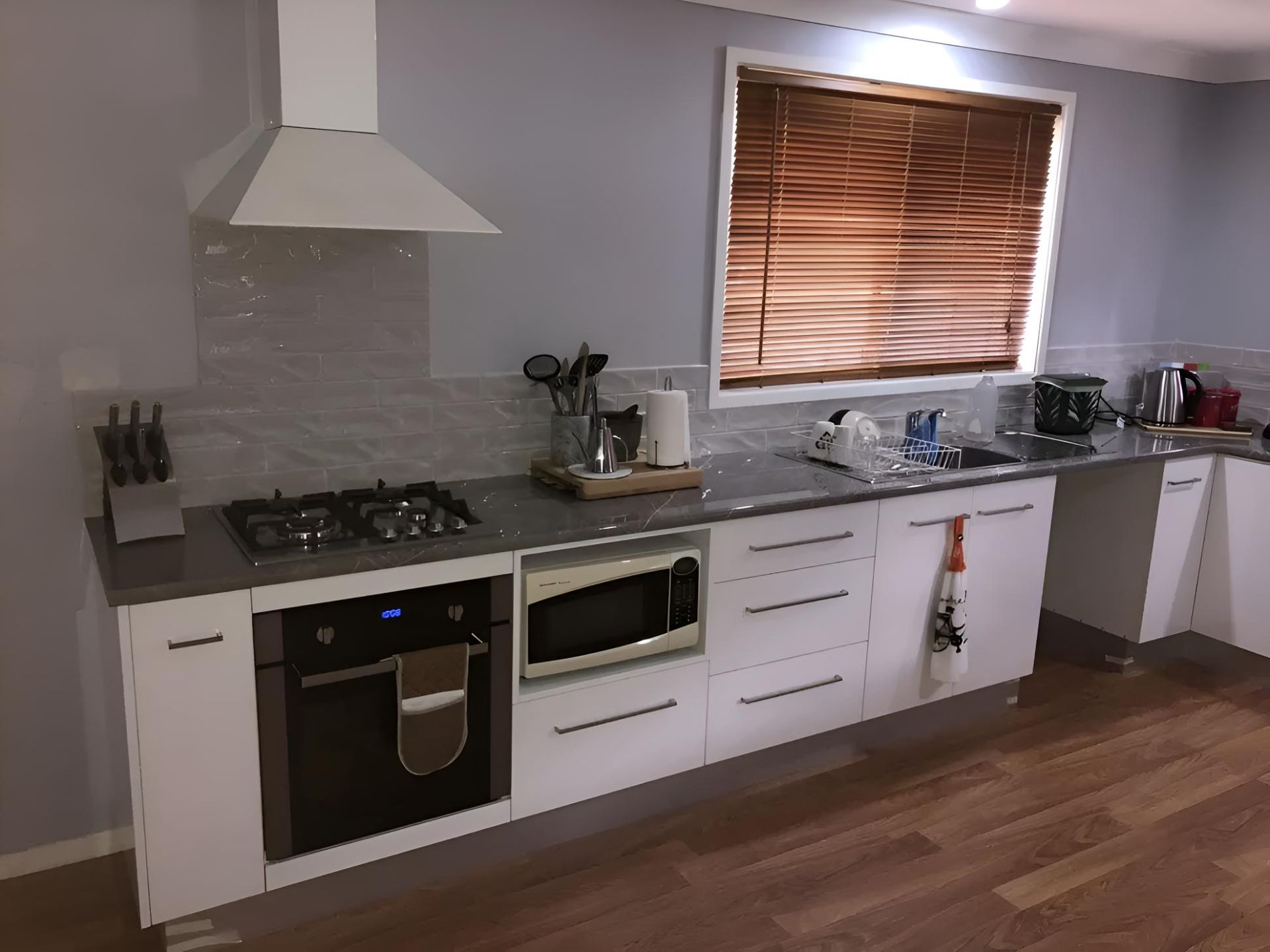 Stove Kitchen Suite — Hey Presto Kitchens & Renovations in Armidale, NSW