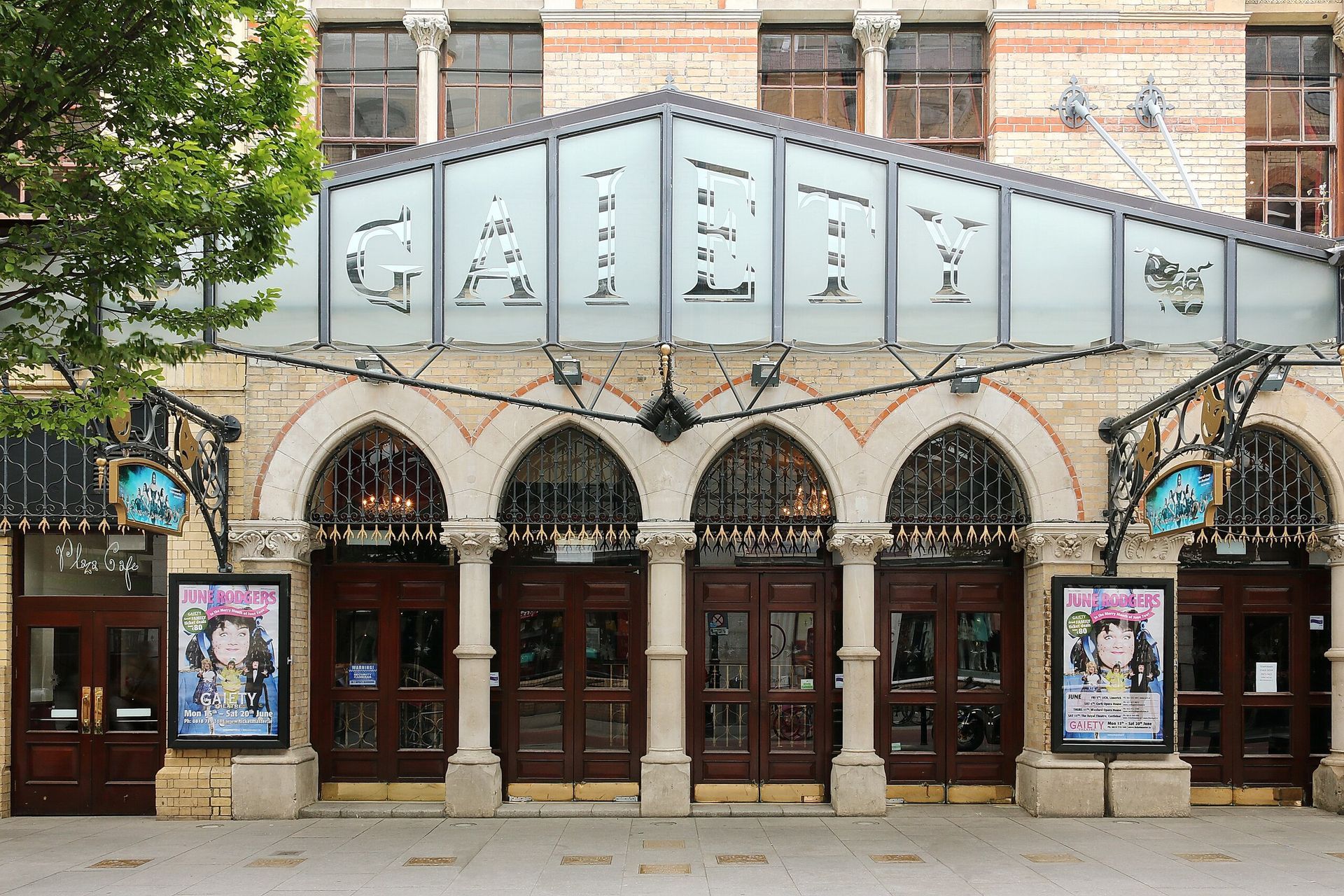 A large building with a sign that says ' theatre ' on it