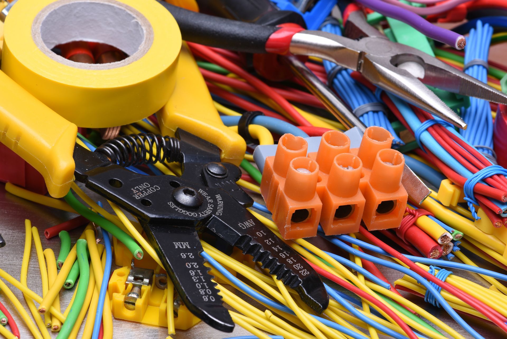Utensili e fili elettrici: nastro giallo