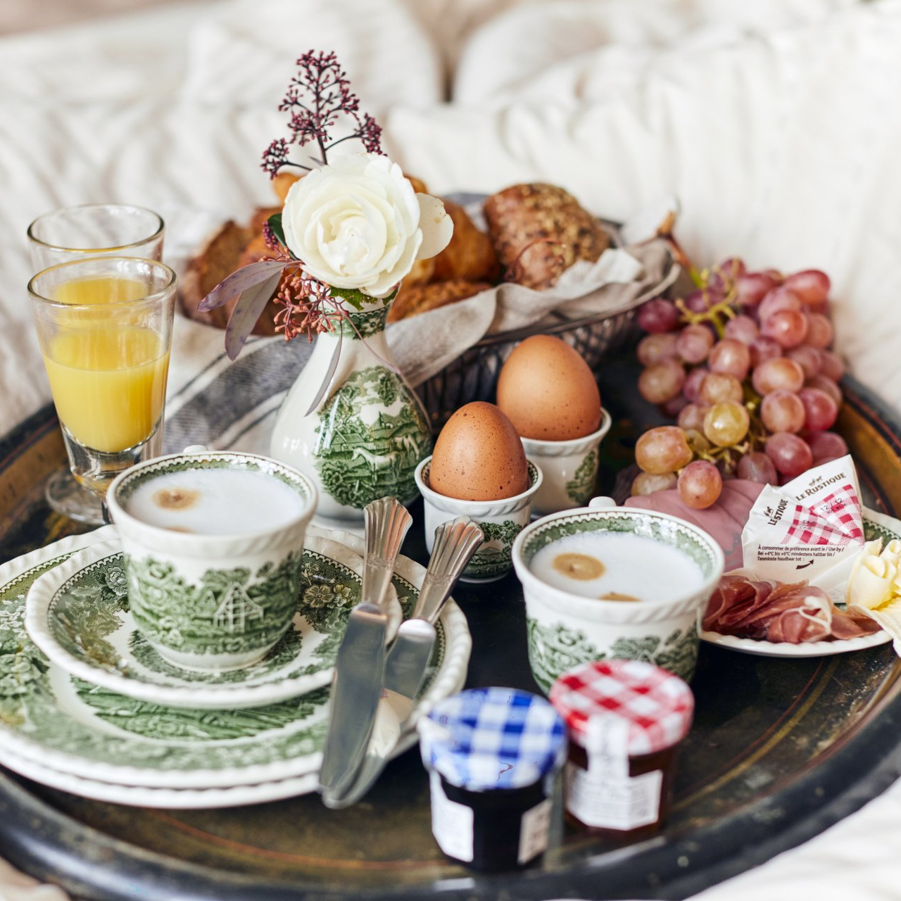 Frühstück in historischem Gutshaus, Frühstück im Bett, Privatsphäre, Zeit zu zweit.