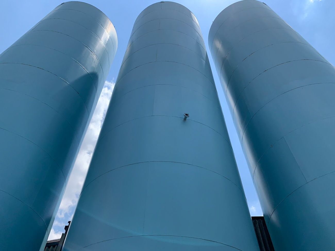 Fabricantes de tanques industriais de aço carbono, aço inoxidável; tanques de armazenamento, misturadores e vasos industriais