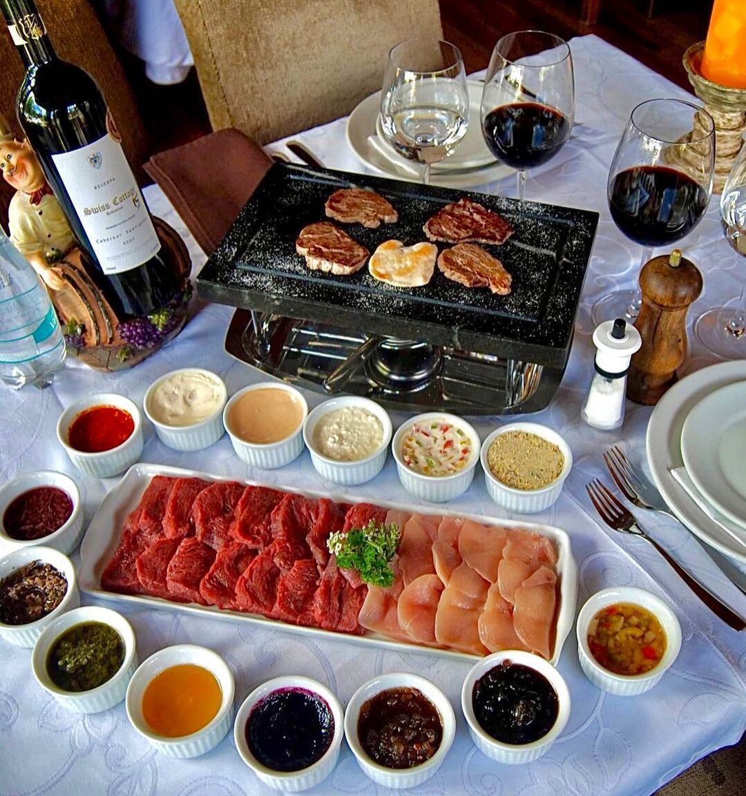 Uma garrafa de vinho fondue Gramado Serra Gaúcha