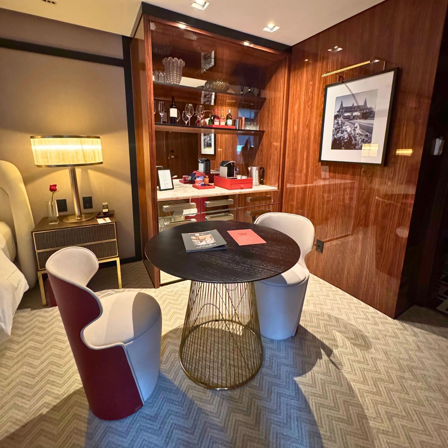 Ambiente do quarto no Sofistic Hotel de Luxo em Gramado