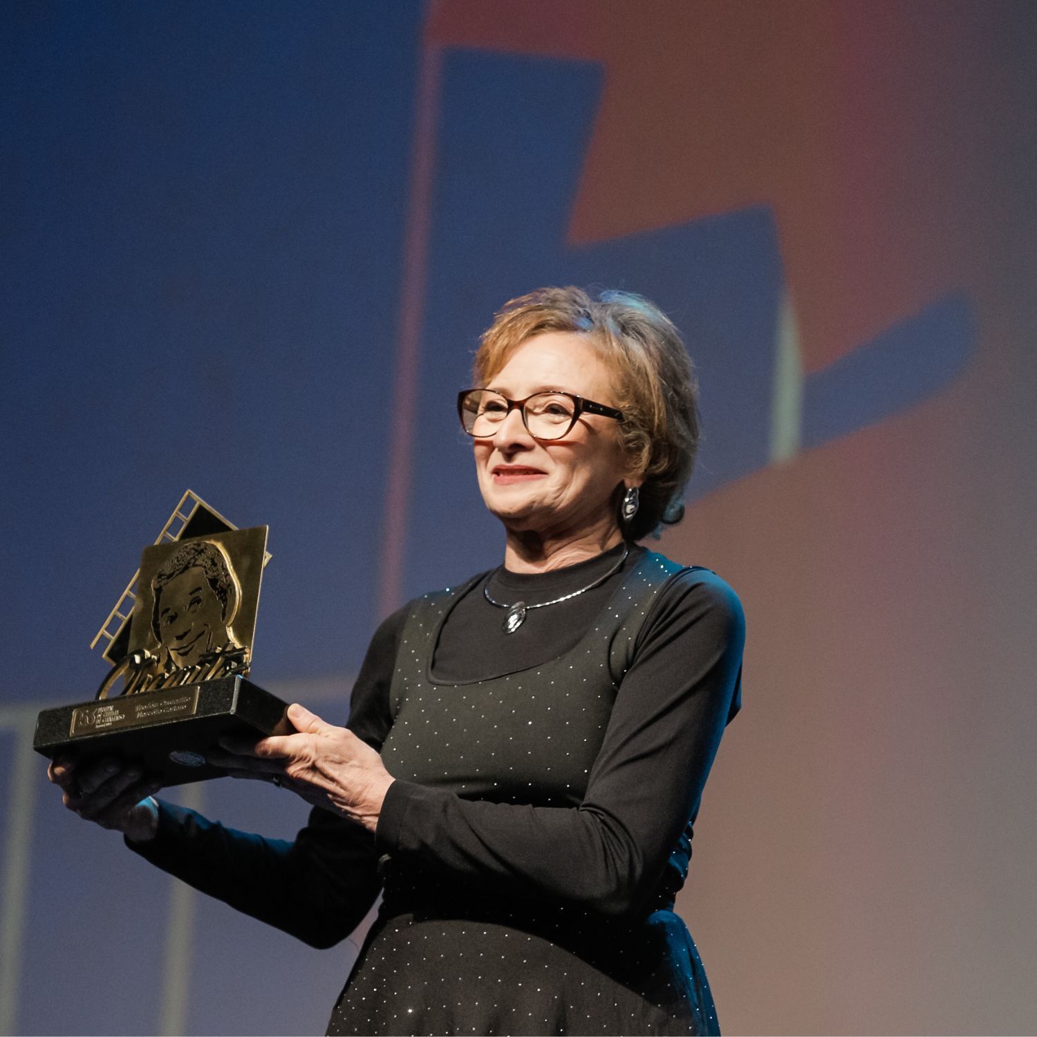 Atriz Marcélia Cartaxo recebe a homenagem Troféu Oscarito no 53º Festival de Cinema de Gramado - Foto oficial: Cleiton Thiele Ag. Pressphoto
