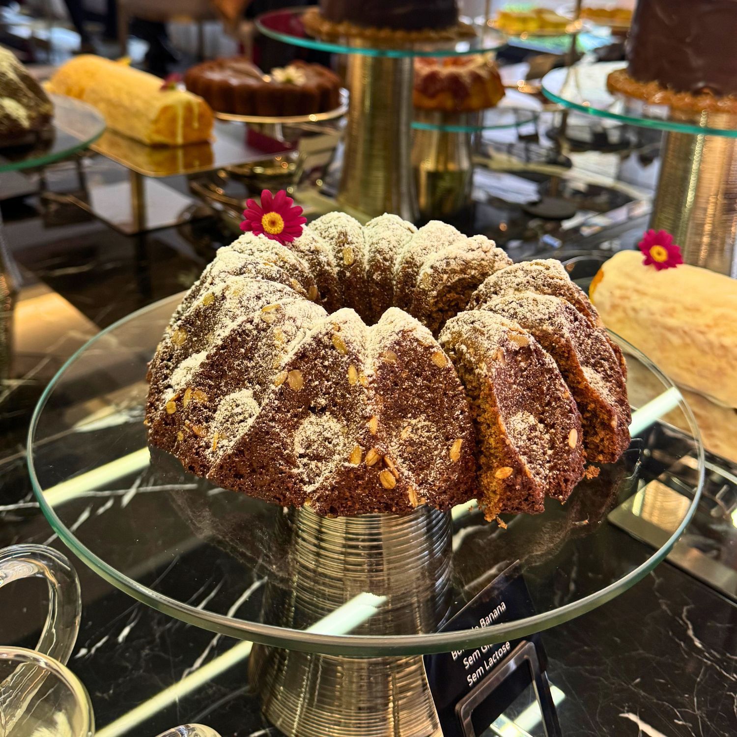 Bolo no Café da Manhã no Sofistic Hotel de Luxo em Gramado