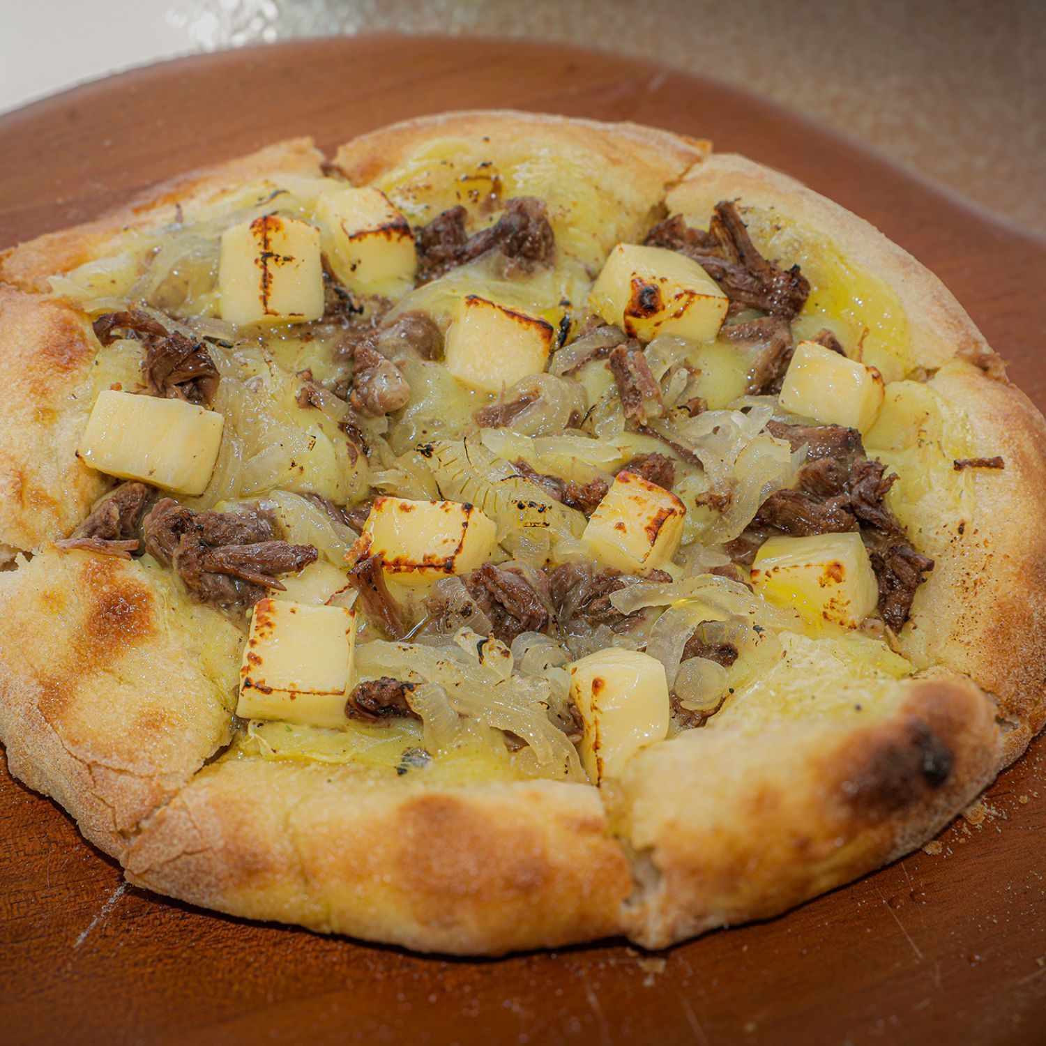 Cardápio Festival de Gastronomia de Gramado Pizza Sabores da Terra Candido’s Pizza Gourmet Sabores da Terra • Base cremosa de mandioca temperada com ervas do pampa • Costela bovina desfiada • Cebolas caramelizadas na c Cardápio Festival de Gastronomia de Gramado Pizza Sabores da Terra Candido’s Pizza Gourmet Sabores da Terra • Base cremosa de mandioca temperada com ervas do pampa • Costela bovina desfiada • Cebolas caramelizadas na c