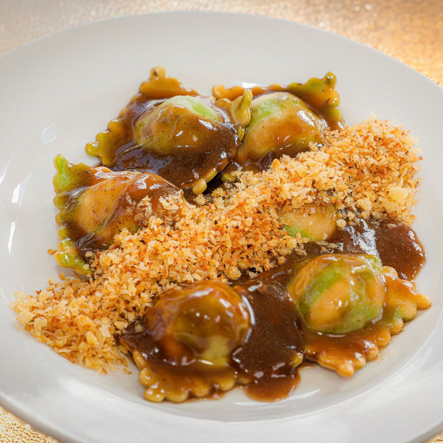 Cardápio Festival de Gastronomia de Gramado Ravioli de churrasco Don Milo Ravioli de churrasco Ravioli bicolor de Vazio assado, farofa de pão de alho e demi glace Cardápio Festival de Gastronomia de Gramado Ravioli de churrasco Don Milo Ravioli de churrasco Ravioli bicolor de Vazio assado, farofa de pão de alho e demi glace