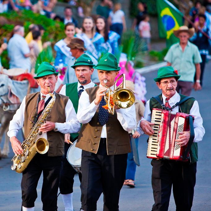 Apresentação Música Festa da Colônia em Gramado Serra Gaúcha