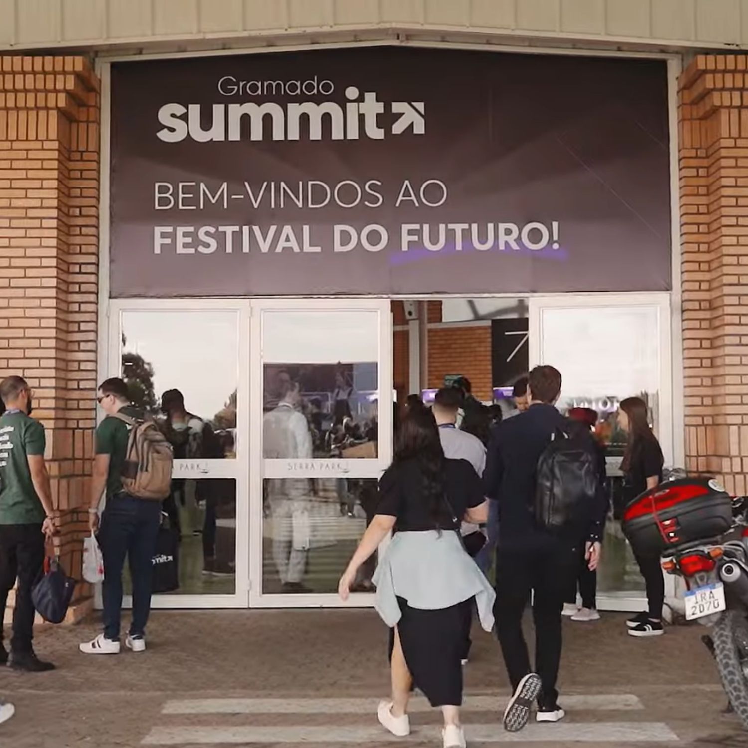 Palestra no palco do Gramado Summit 2024