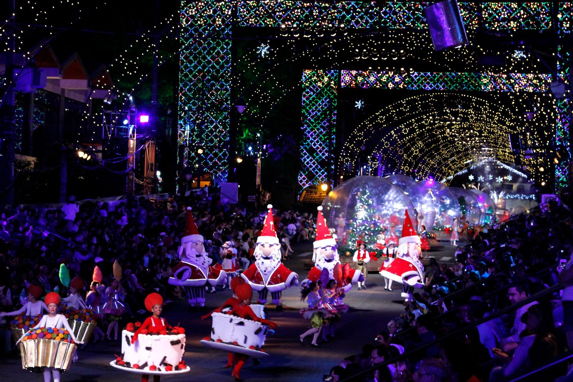 Grande Desfile de Natal em 2013 na Avenida das Hortênsias no centro - Foto Cleiton Thiele