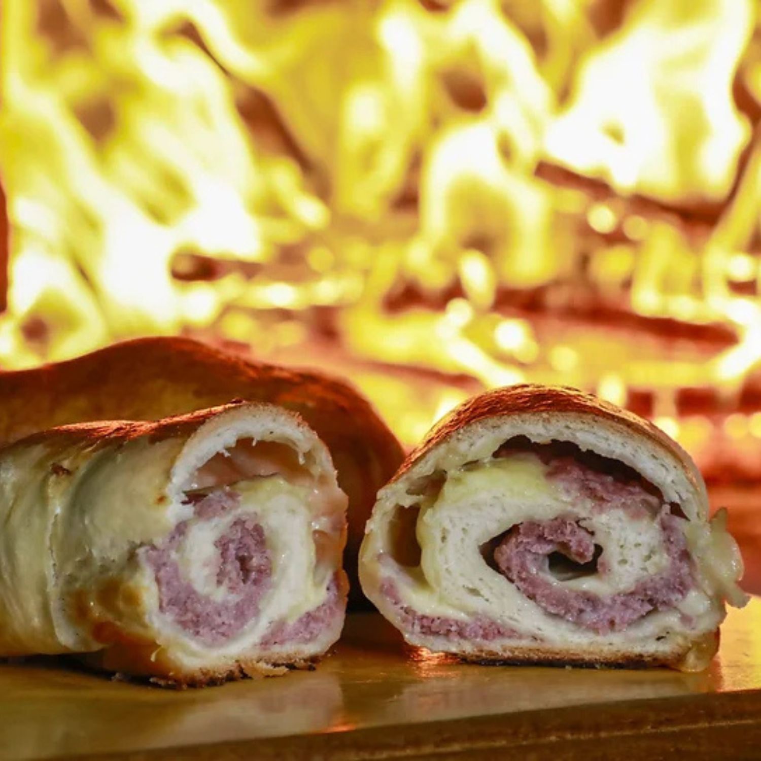 Pão com linguiça - uma das delícias típicas da Festa da Colônia