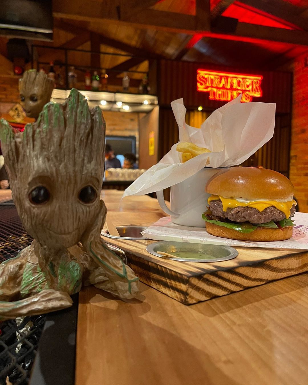 Hambúrguer Pub Temático Geek República Comic em Gramado - Serra Gaúcha