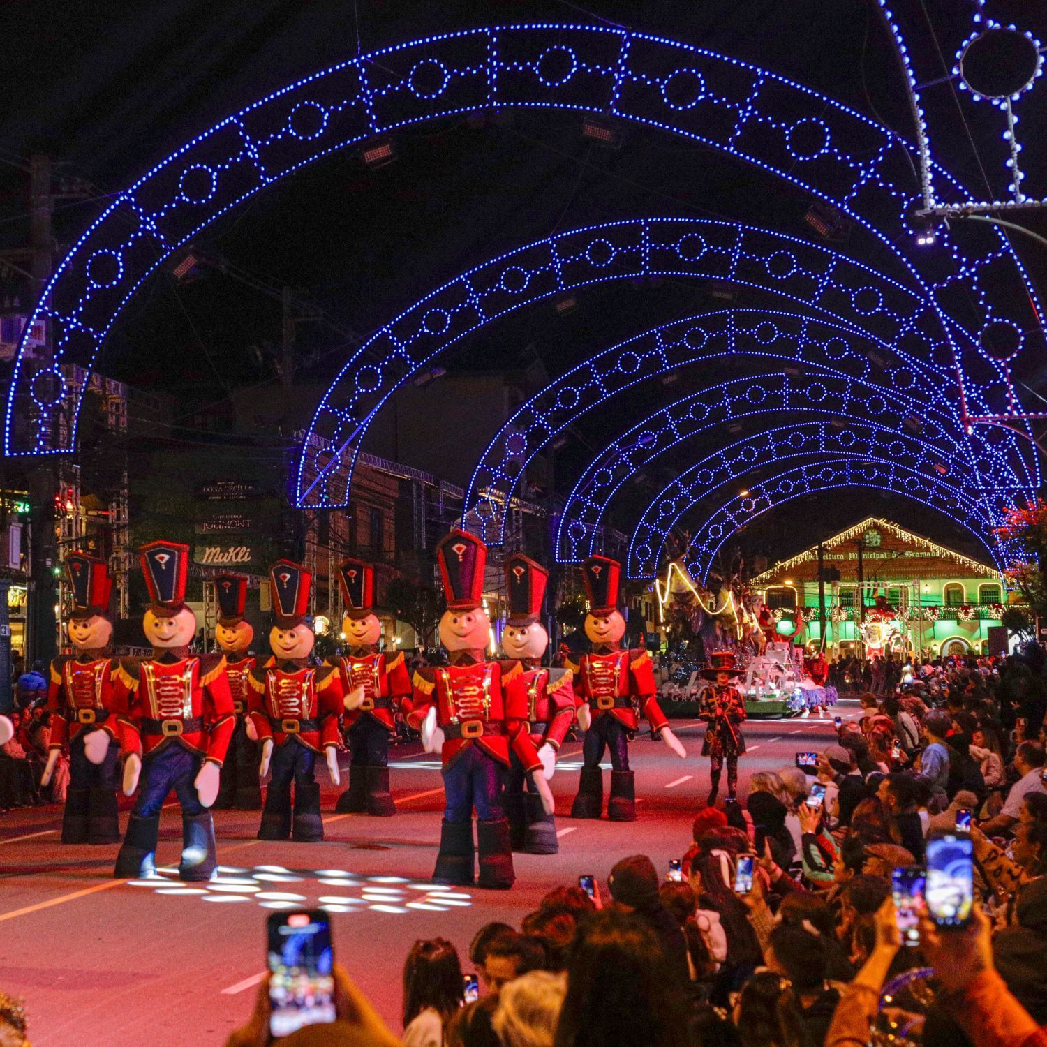 Soldadinhos de chumbo desfilando durante o Grande Desfile de Natal do Natal Luz de Gramado 2024 Foto: Cleiton Thiele