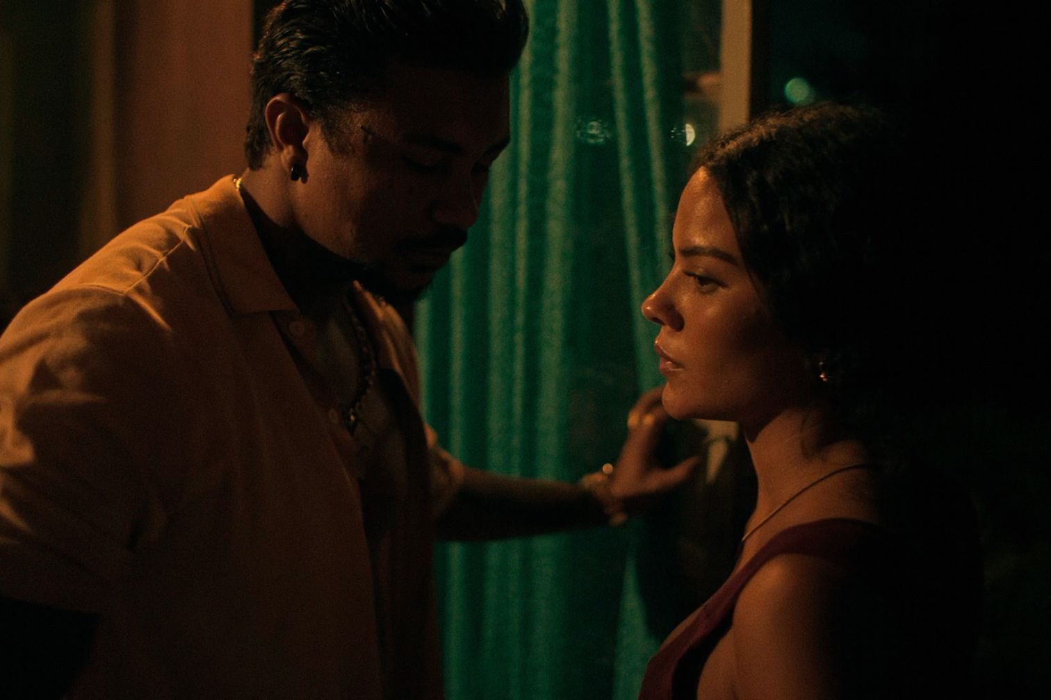 Xamã, premiado com o Kikito de Melhor Ator Coadjuvante, e Bella Campos em “Cinco Tipos de Medo”, vencedor do prêmio de Melhor Filme - Foto: Divulgação