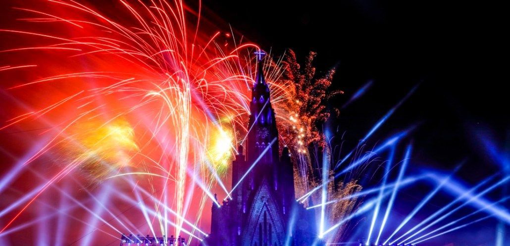 Show de fogos na Catedral de Pedra em Canela