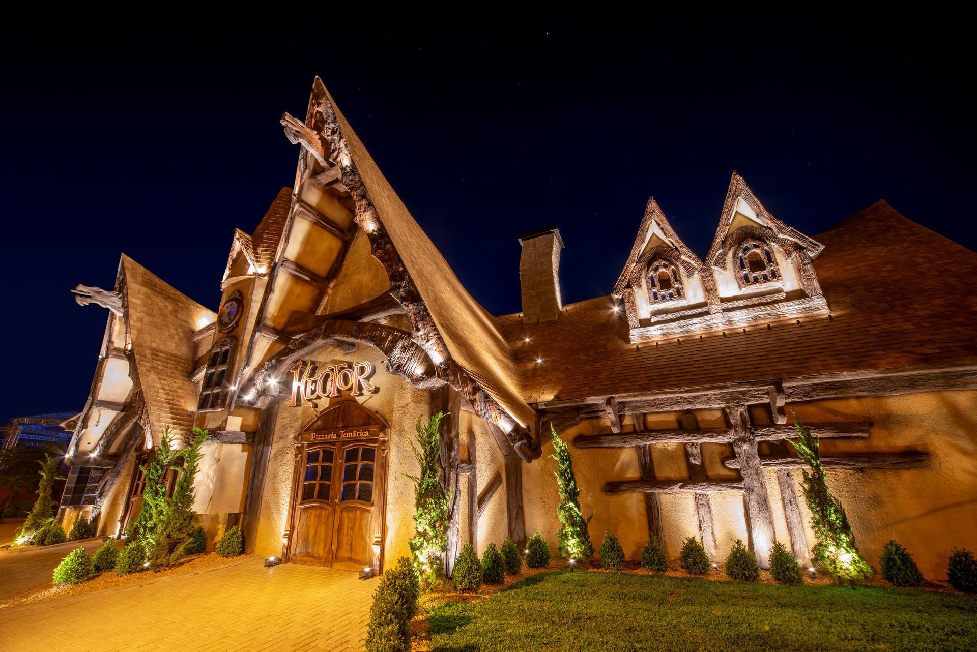 Fachada da pizzaria temática Hector em Gramado Serra Gaúcha
