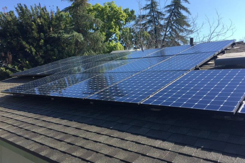 A roof with a lot of solar panels on it.