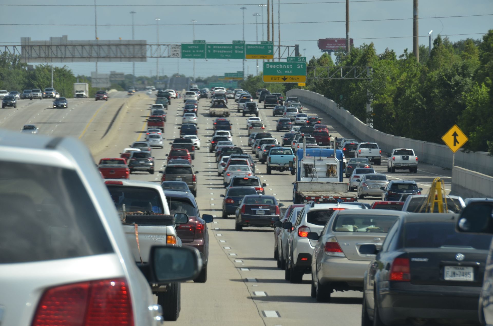 Heavy traffic on a DFW highway at midday, illustrating how commute mileage affects usage-based car insurance rates