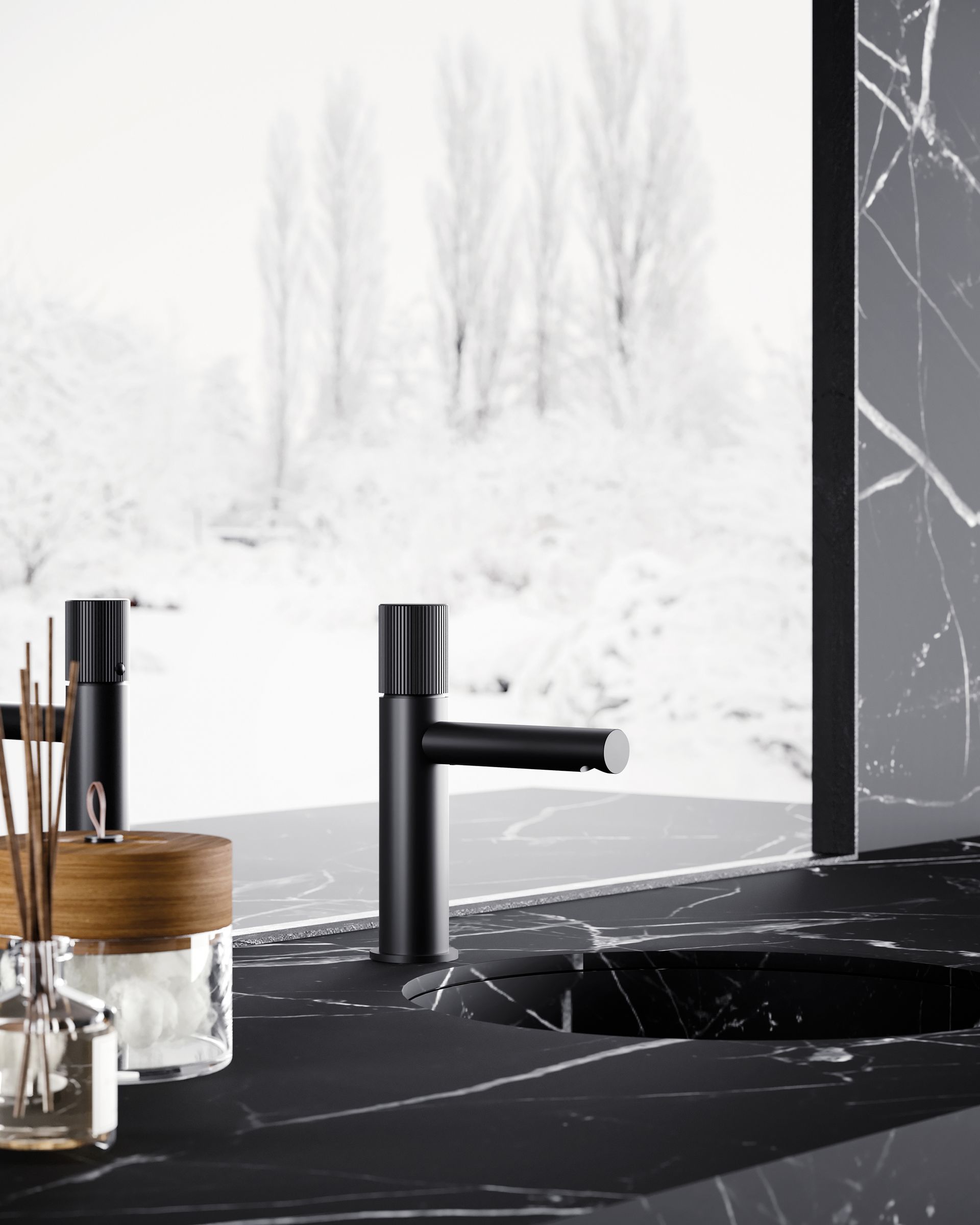Elegante lavabo da bagno nero con rubinetto opaco, piano in marmo e finestra satinata con vista.