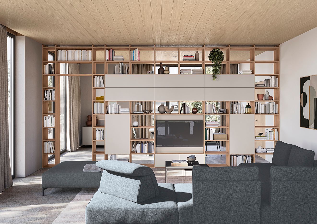 Soggiorno moderno con librerie a tutta parete, TV e divani grigi.