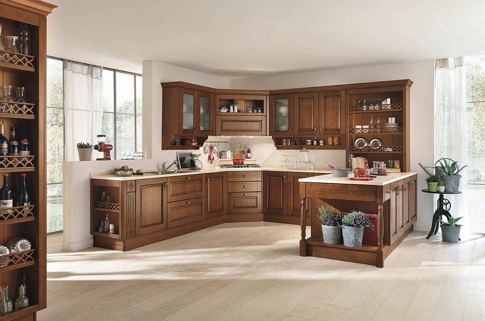 Ampia cucina moderna con mobili in legno scuro, isola centrale e finestre luminose.