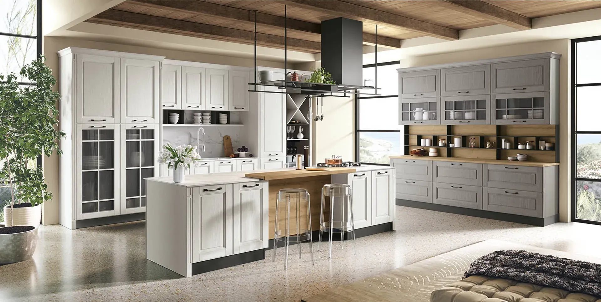 Cucina moderna a pianta aperta con mobili bianchi, isola centrale, travi in ​​legno e ampie finestre.
