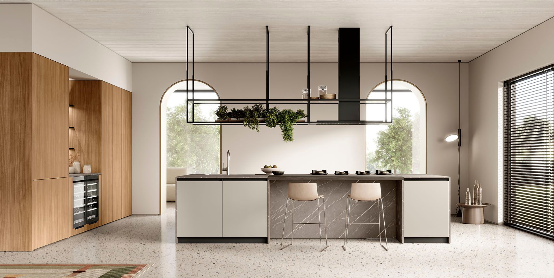 Cucina moderna con mobili in legno, isola centrale, lampade a sospensione e ampie finestre ad arco.